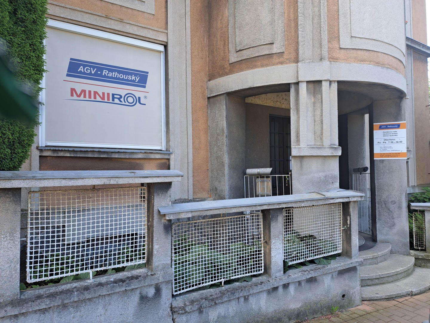 Kontakty AGV_Hlavní vchod